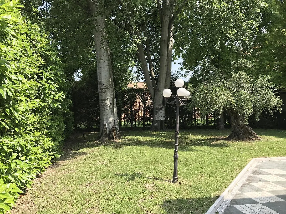 Villa Donatella Parma 0*,  Włochy
